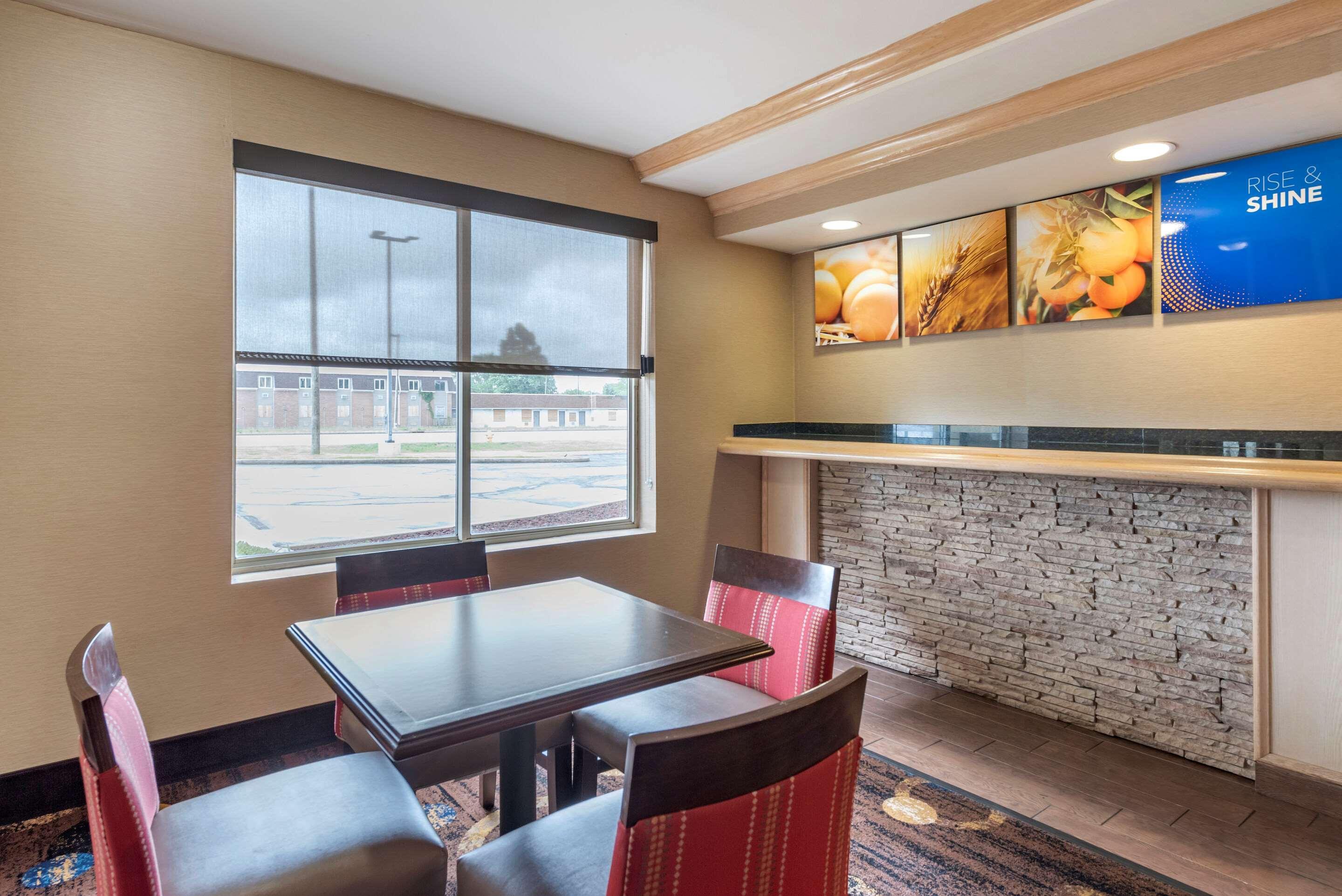 Comfort Suites Marion Extérieur photo